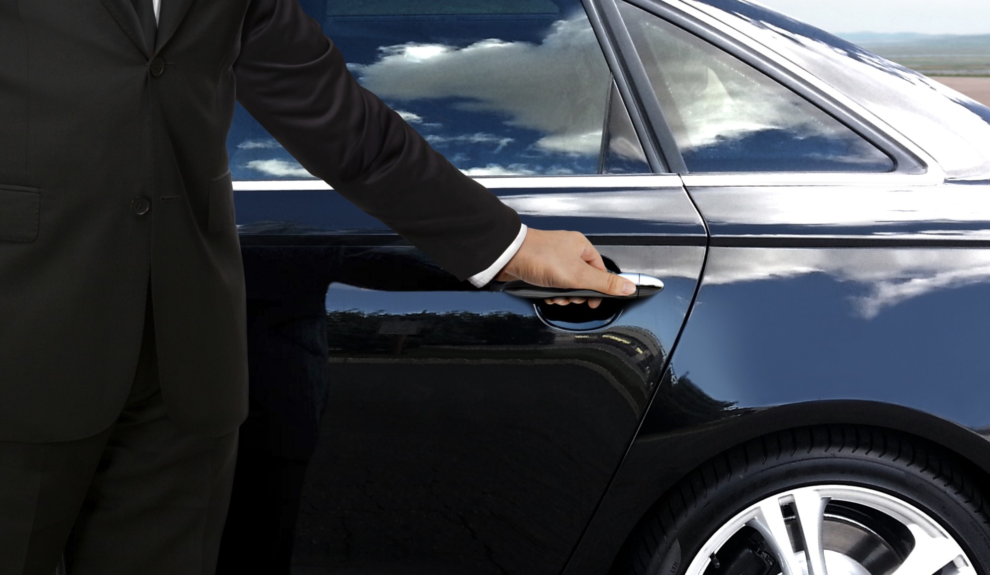 What Is the Difference Between a Driver and a Chauffeur Service?